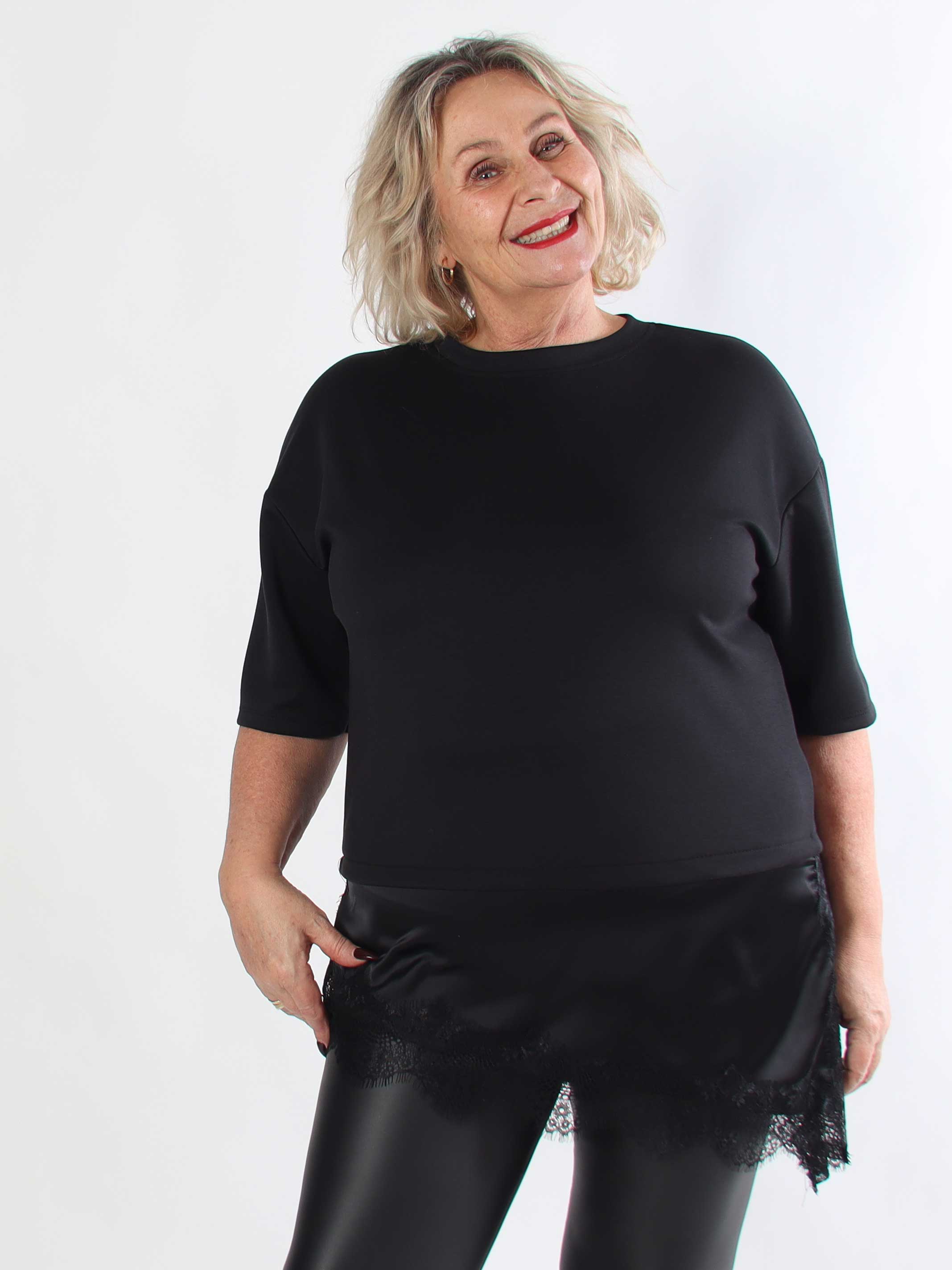Camemi - Plus size t-shirt med indsyet top med blondekant forneden